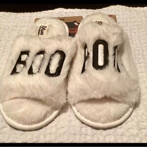 BOO DELUXE SLIPPERS BY DEARFOAM. SIZE (7/8.)